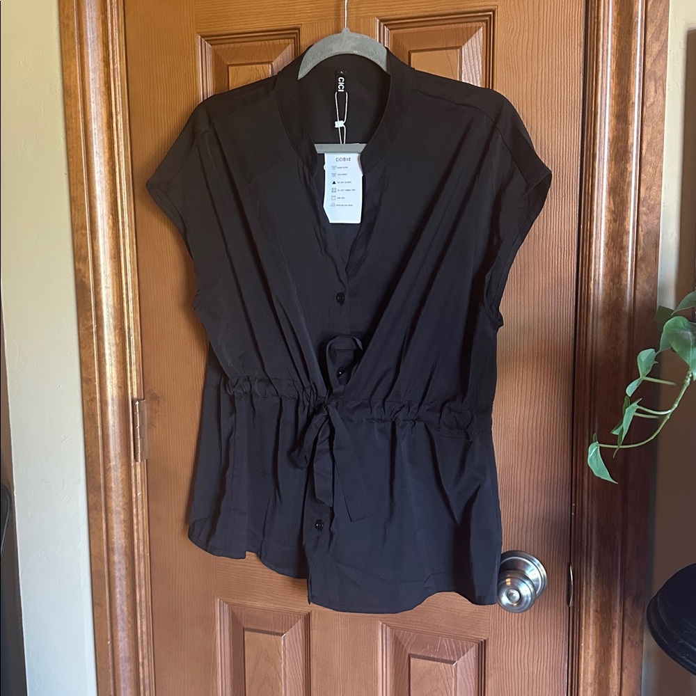 NWT Women’s Black Button-Up Blouse with Tie Waist, size Large